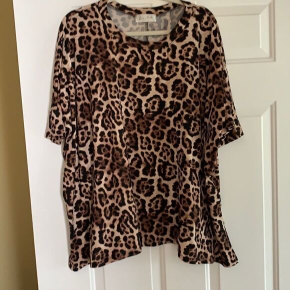 Rae Mode Size small oversized animal print top - Picture 1 of 6